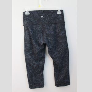 lululemon cropped patterned leggings